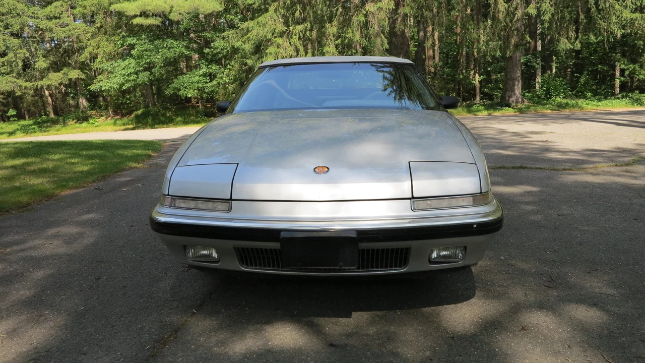 1990 Buick Reatta - Image 19 of 31