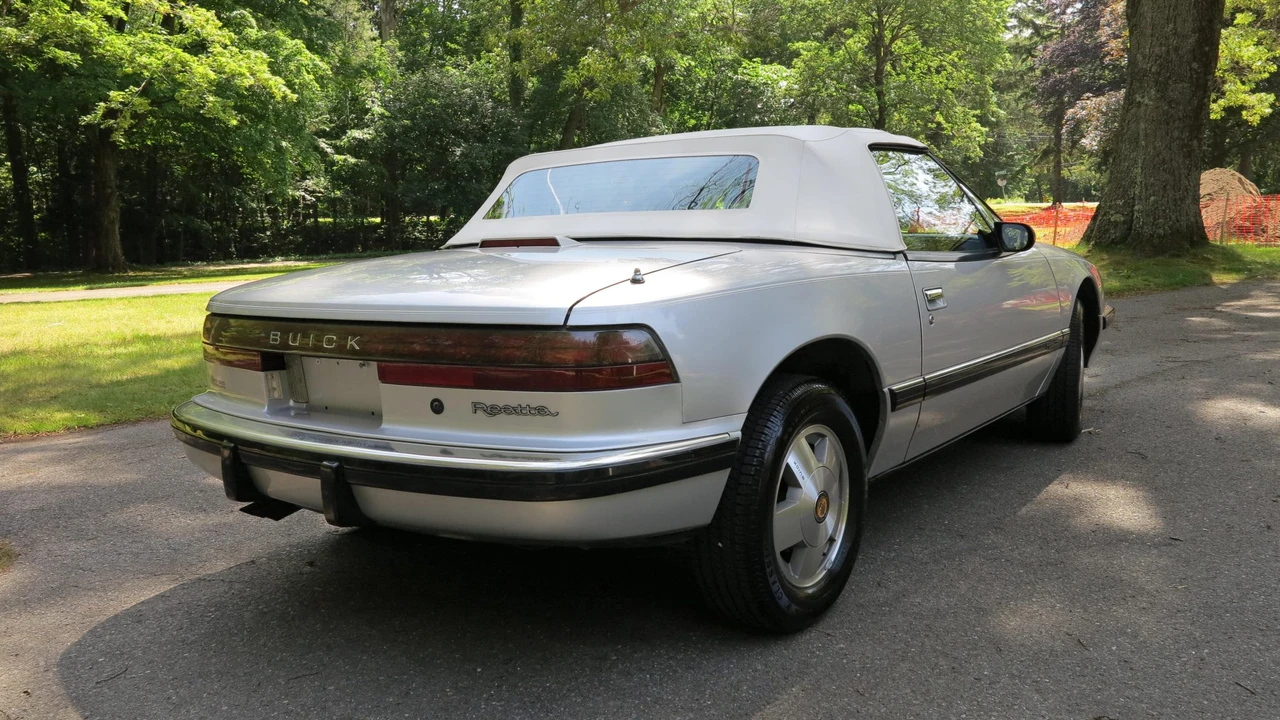 1990 Buick Reatta - Image 31 of 31
