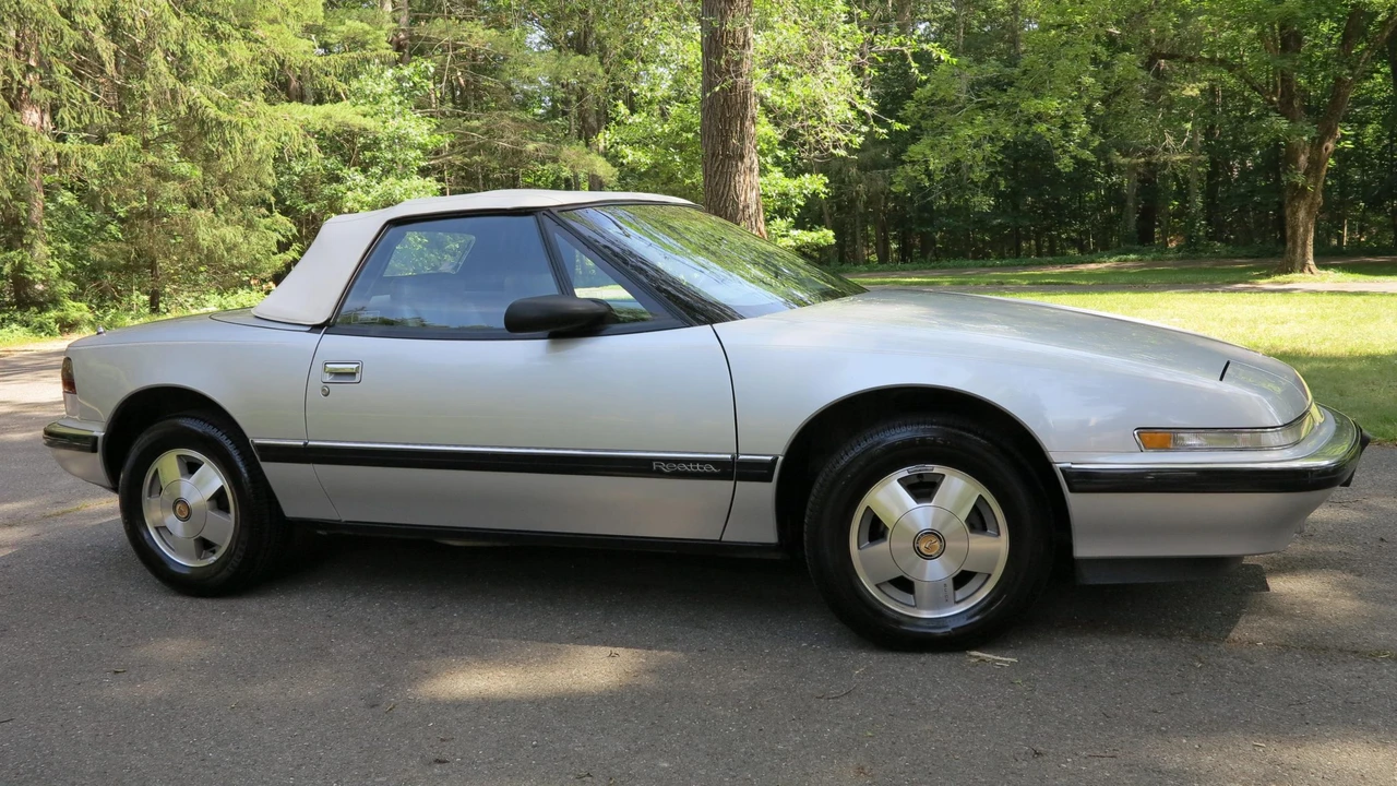 1990 Buick Reatta - Image 27 of 31