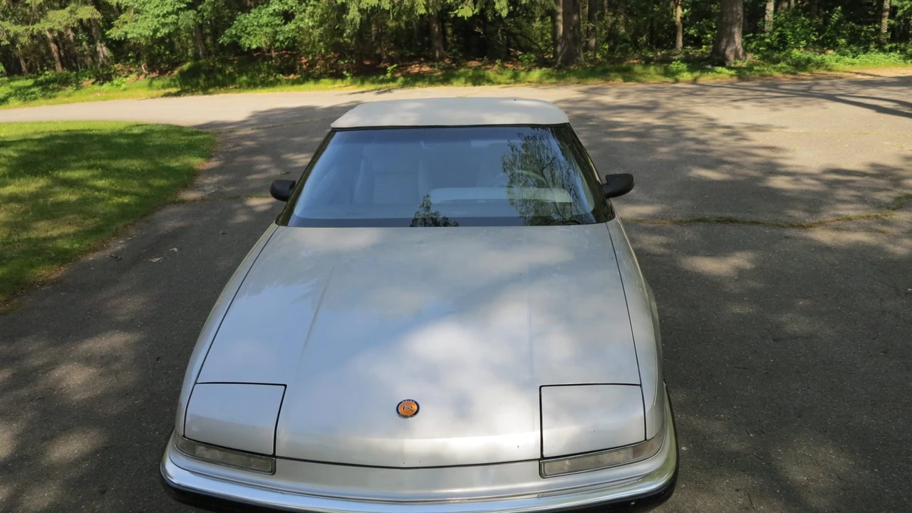1990 Buick Reatta - Image 20 of 31