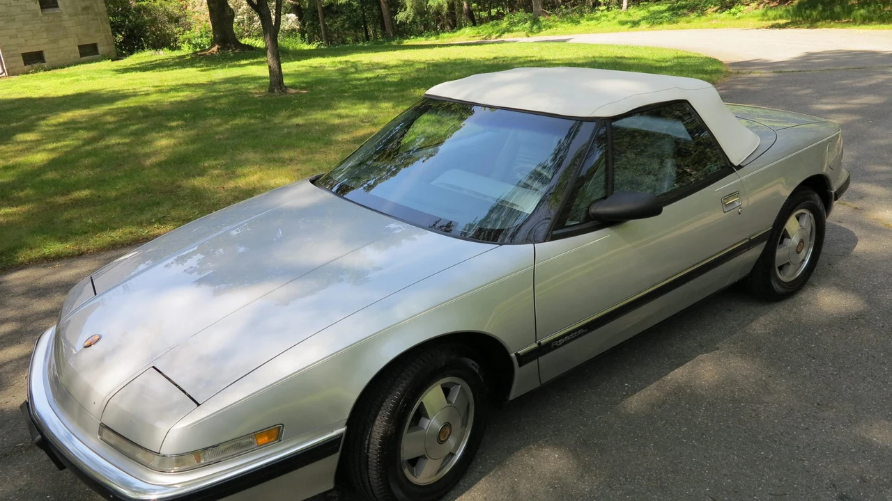 1990 Buick Reatta - Image 16 of 31