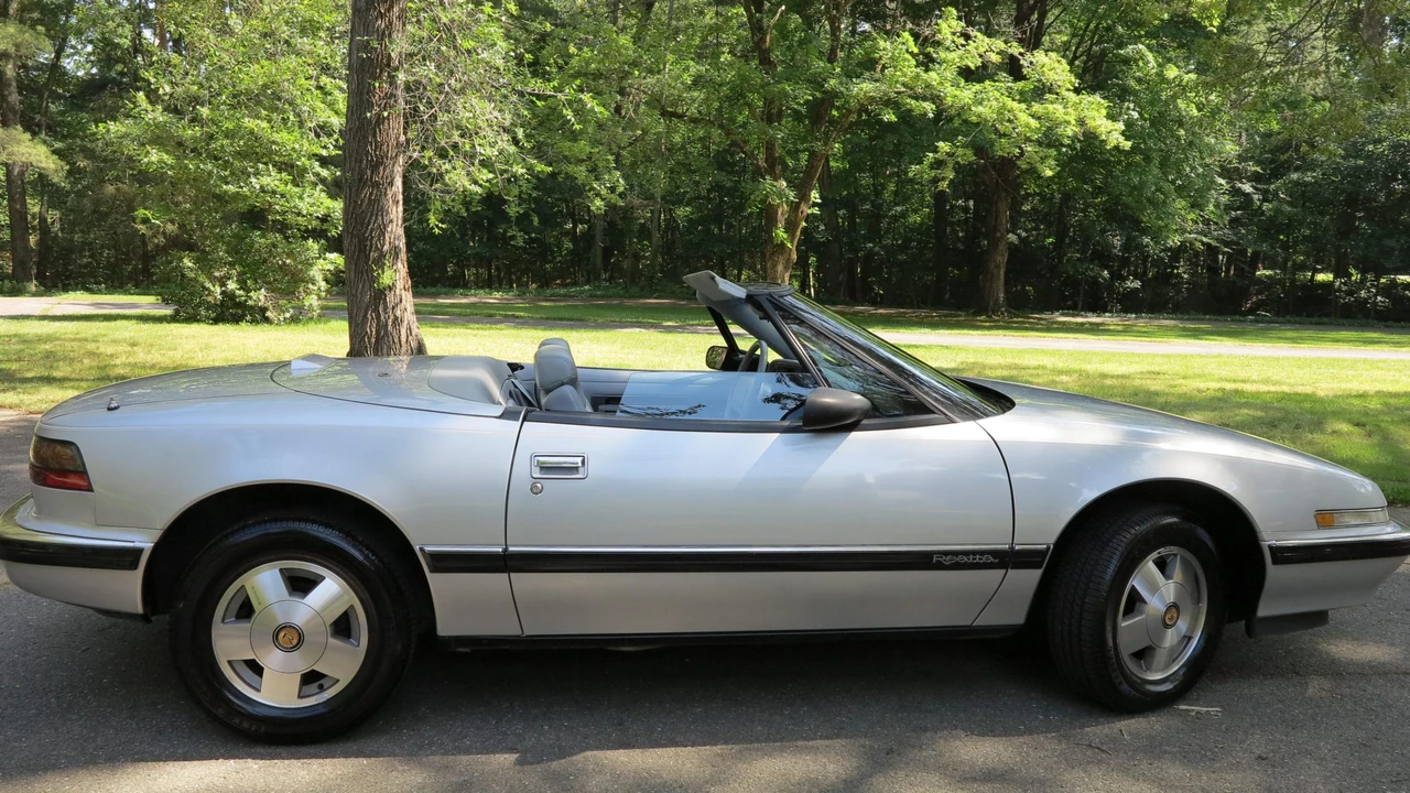 1990 Buick Reatta - Image 6 of 31