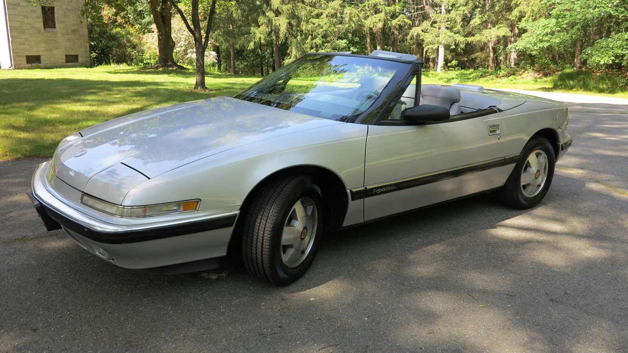 1990 Buick Reatta - Image 2 of 31
