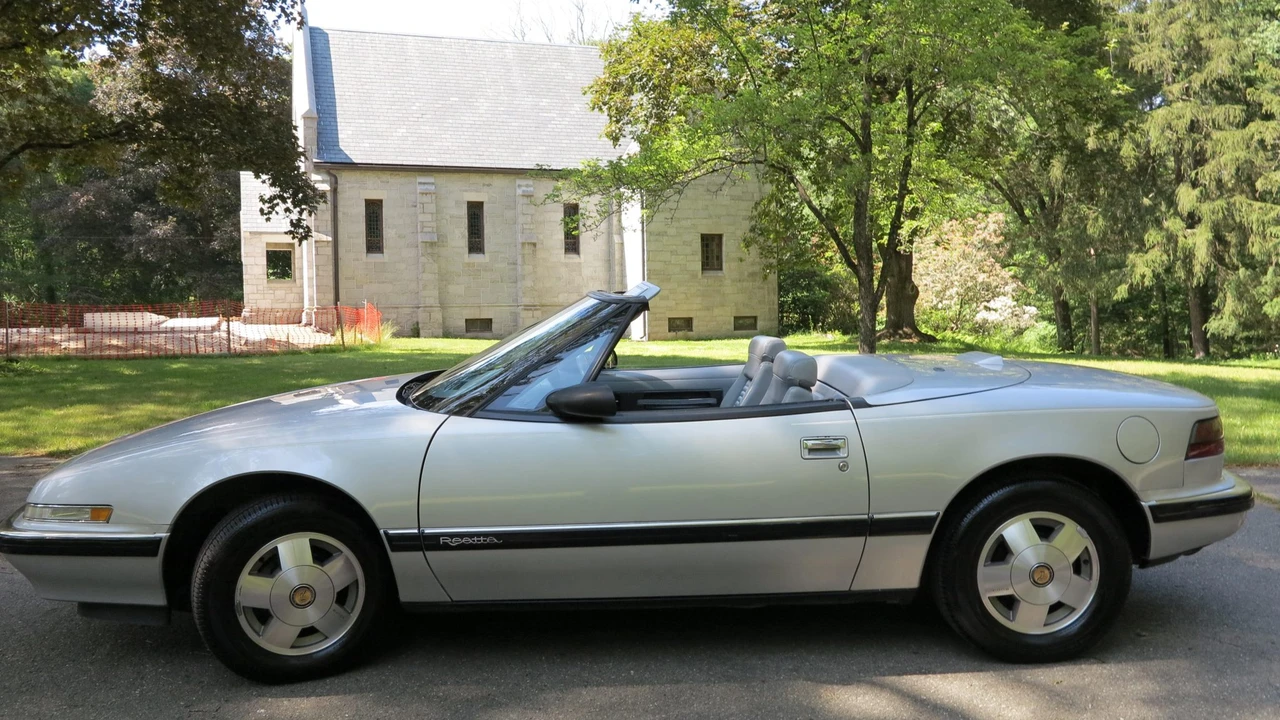 1990 Buick Reatta - Image 14 of 31