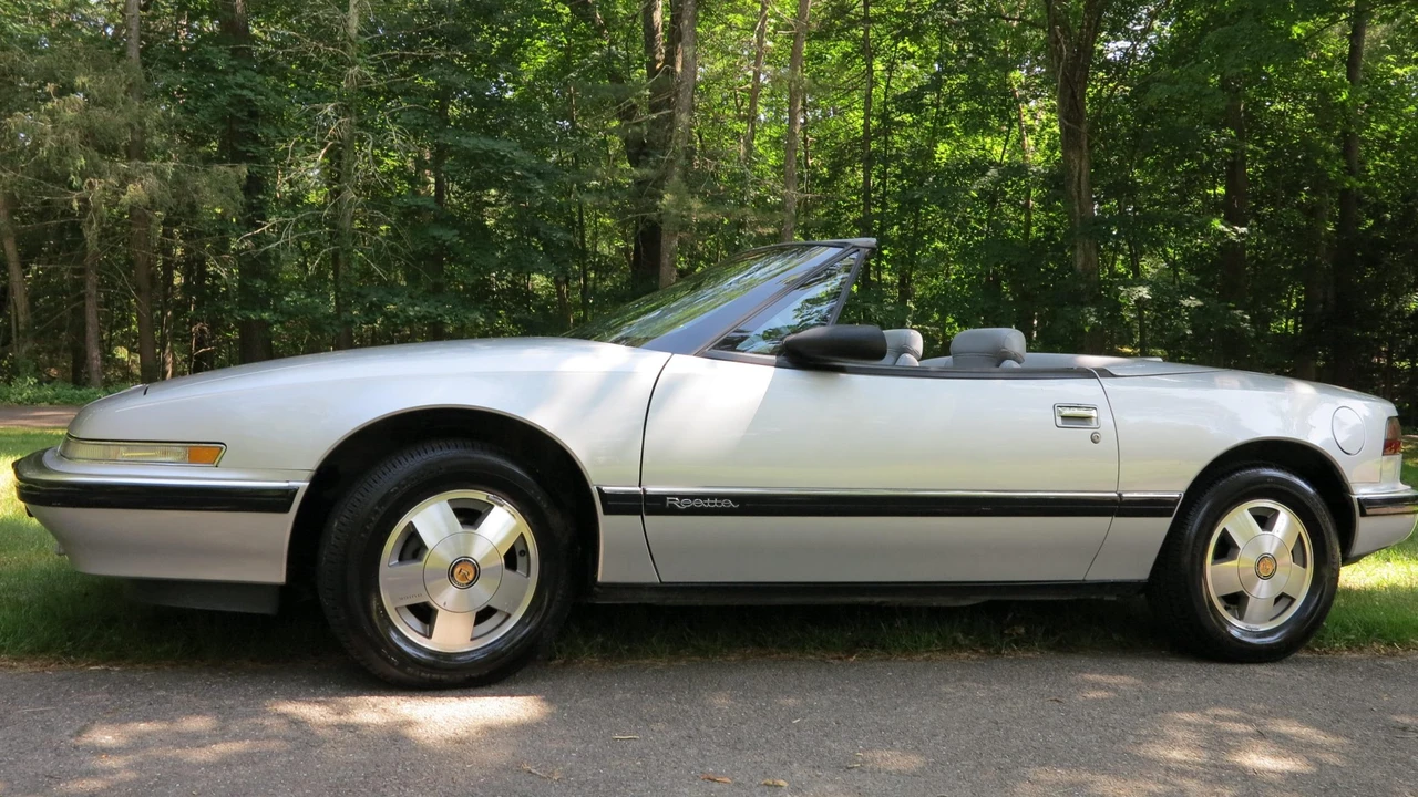 1990 Buick Reatta - Image 15 of 31