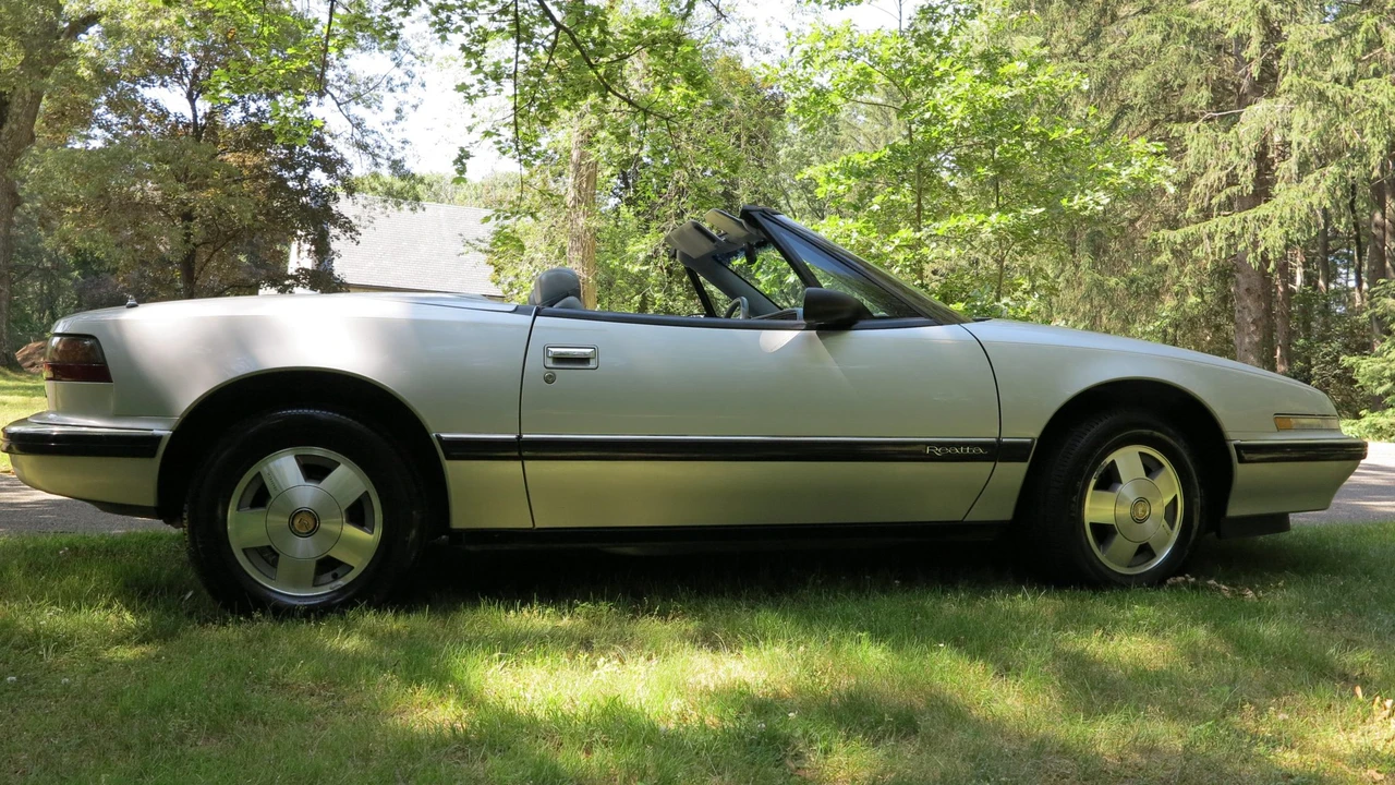 1990 Buick Reatta - Image 5 of 31