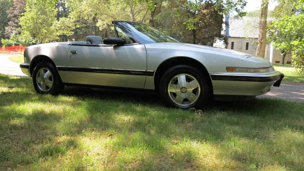 1990 Buick Reatta - Image 4 of 31