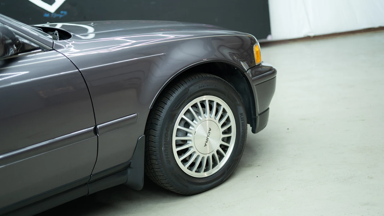 1992 Acura Legend 2nd Gen - Image 24 of 31
