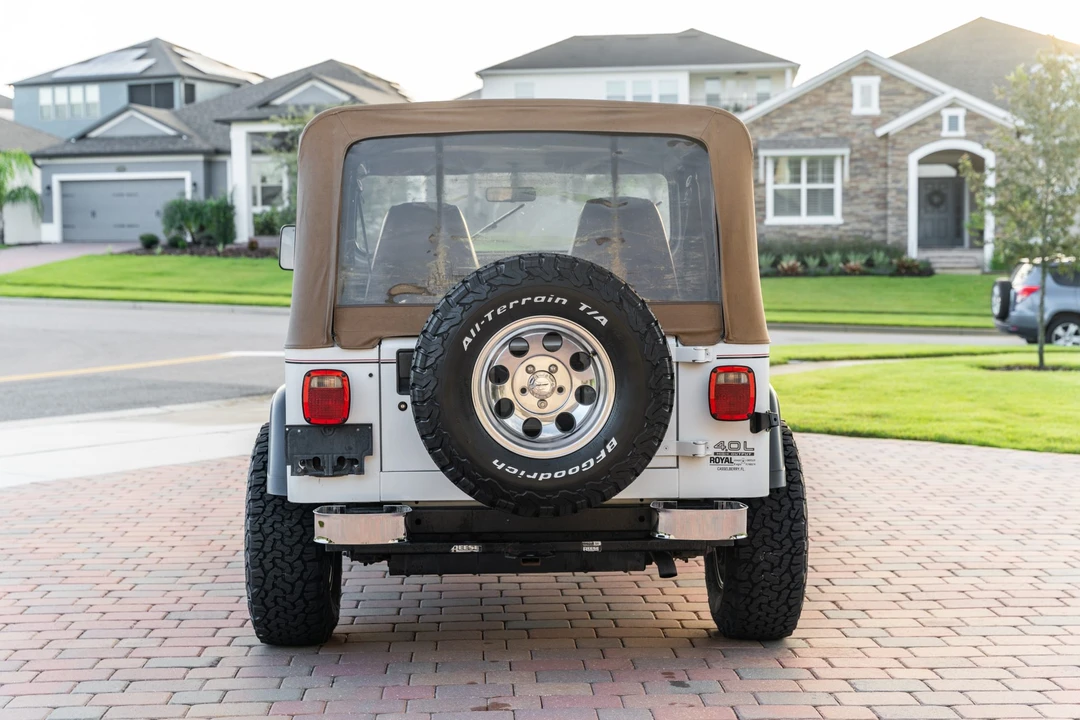1993 Jeep YJ Wrangler - Image 7 of 31