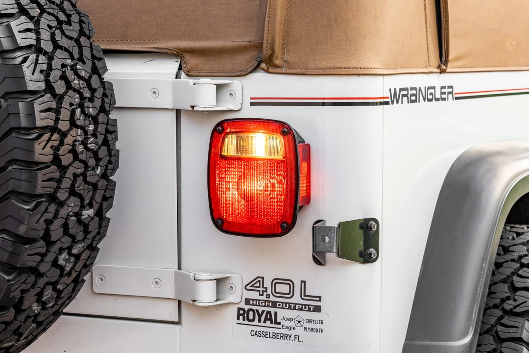 1993 Jeep YJ Wrangler - Image 21 of 31