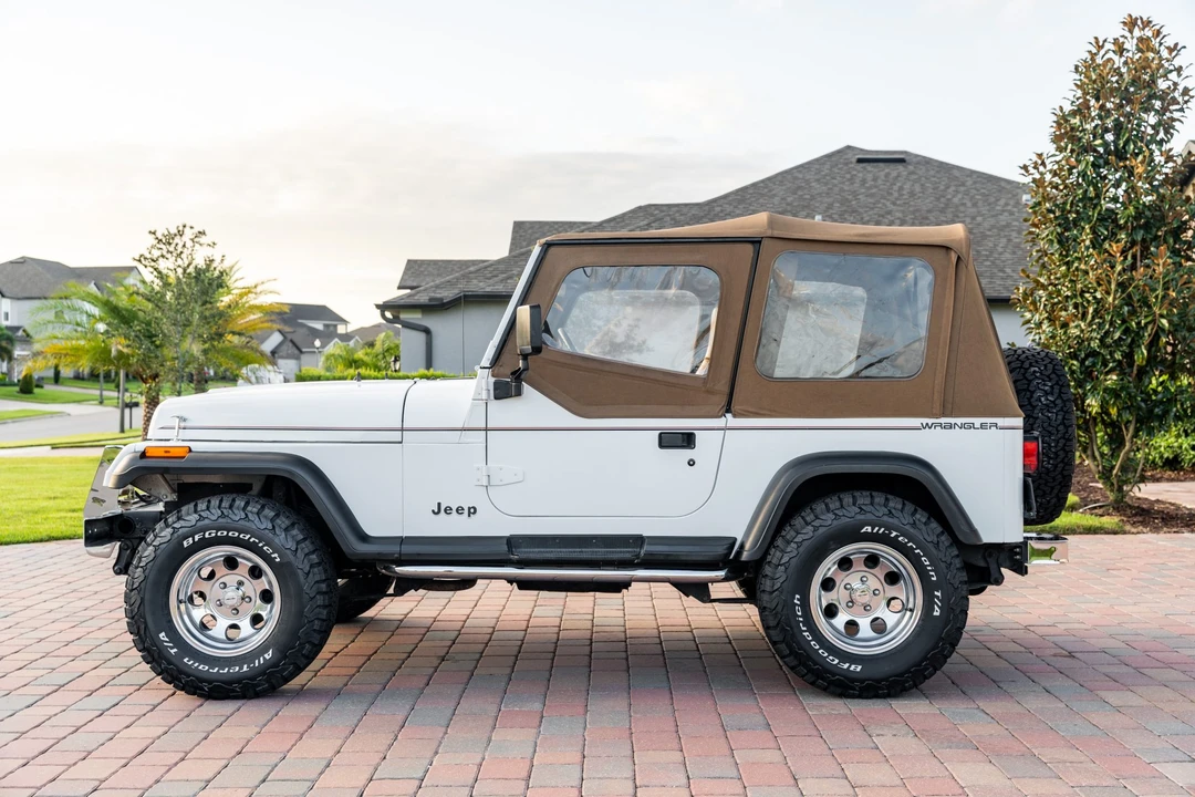 1993 Jeep YJ Wrangler - Image 9 of 31