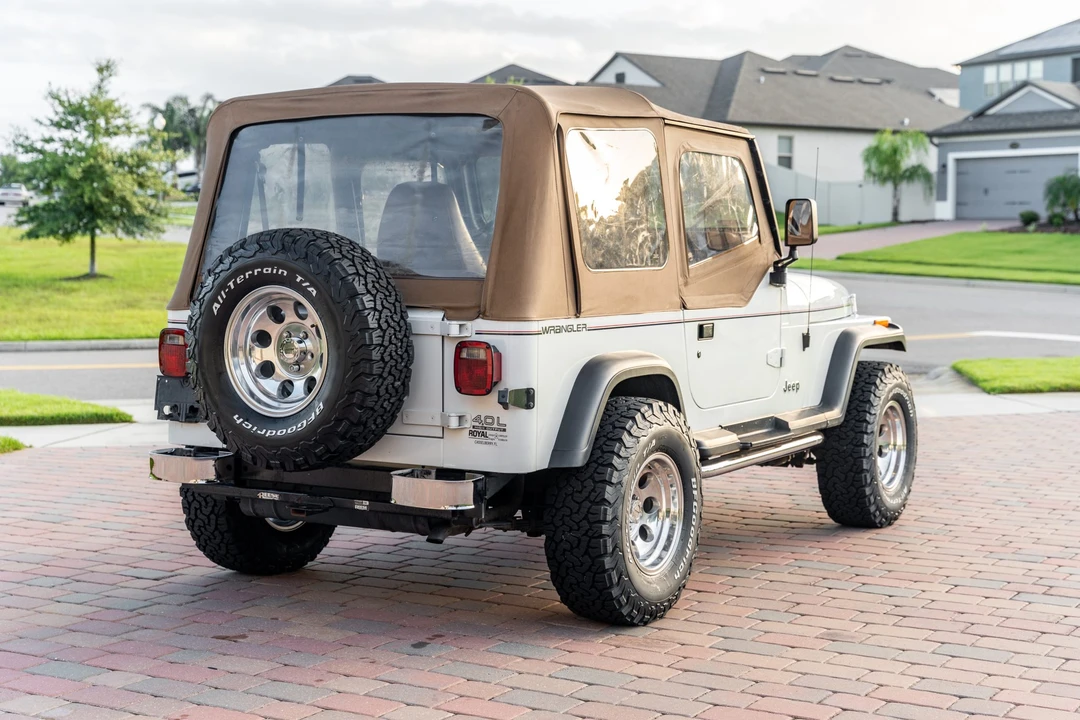 1993 Jeep YJ Wrangler - Image 6 of 31