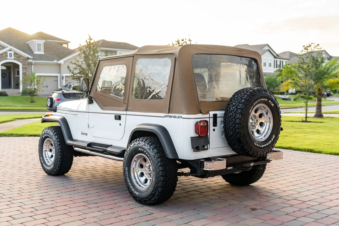 1993 Jeep YJ Wrangler - Image 8 of 31