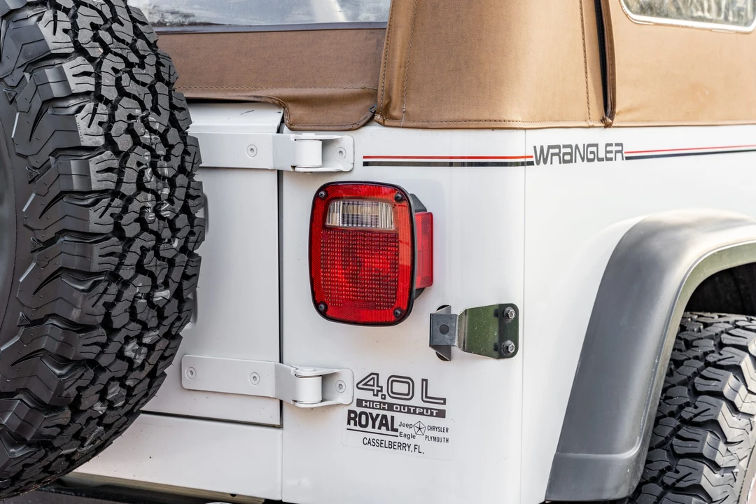 1993 Jeep YJ Wrangler - Image 19 of 31