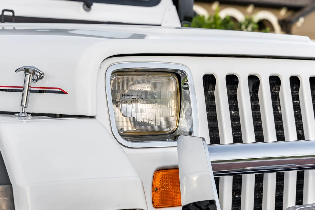 1993 Jeep YJ Wrangler - Image 14 of 31