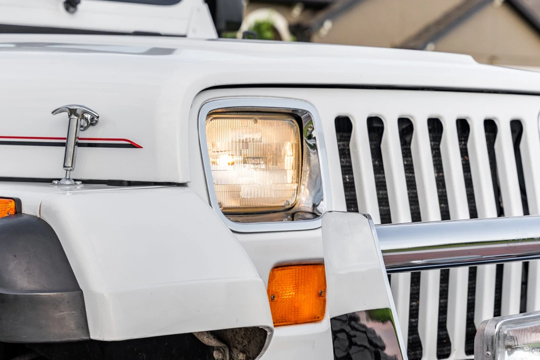 1993 Jeep YJ Wrangler - Image 16 of 31