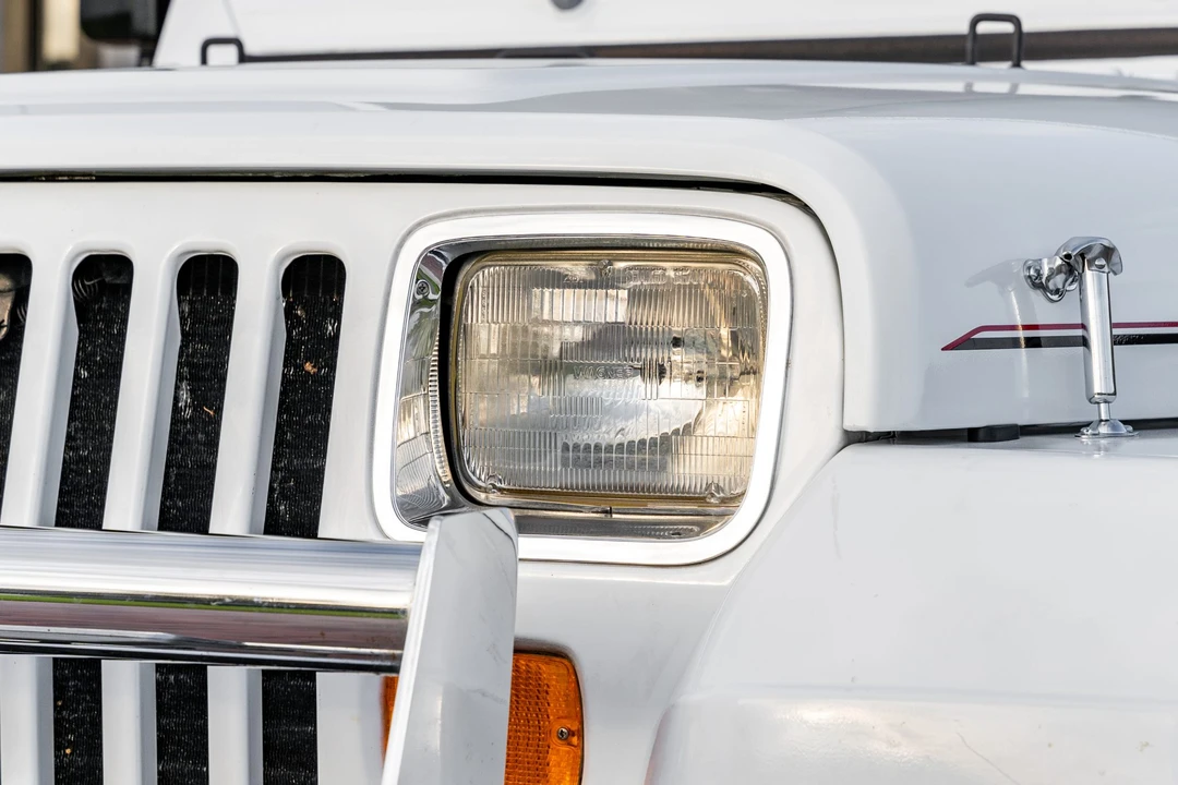 1993 Jeep YJ Wrangler - Image 15 of 31