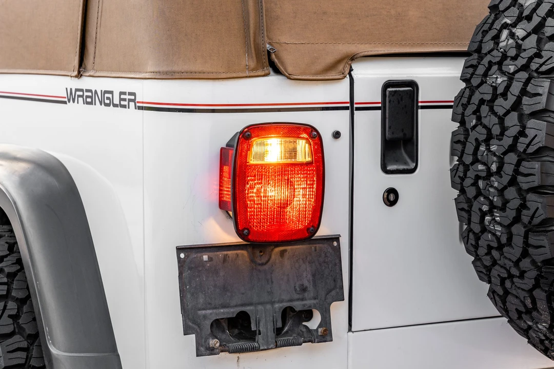 1993 Jeep YJ Wrangler - Image 20 of 31