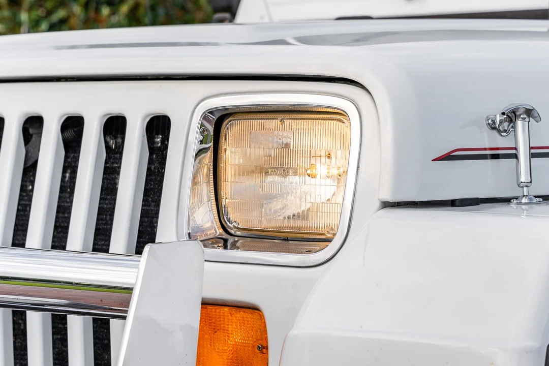 1993 Jeep YJ Wrangler - Image 17 of 31