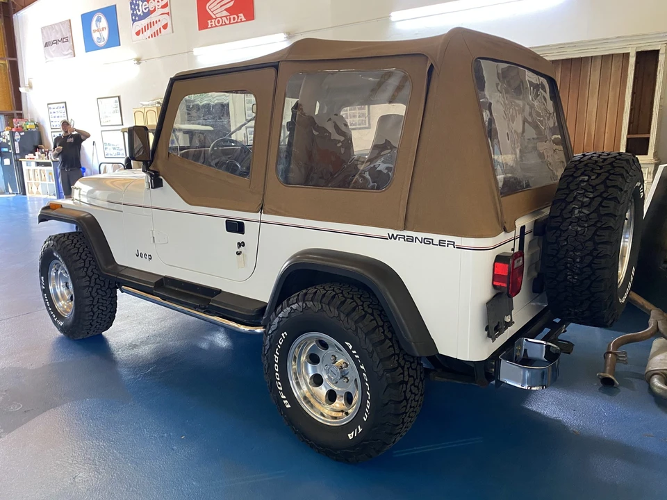 1993 Jeep YJ Wrangler - Image 11 of 31