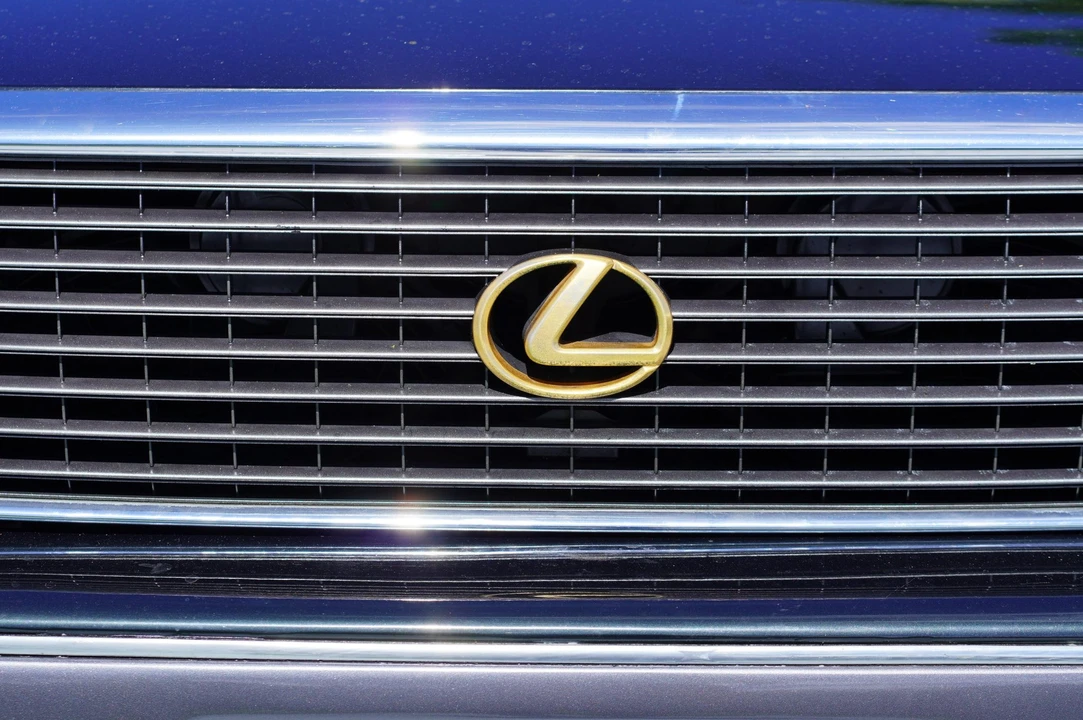 1993 Lexus LS 1st Gen - Image 12 of 31