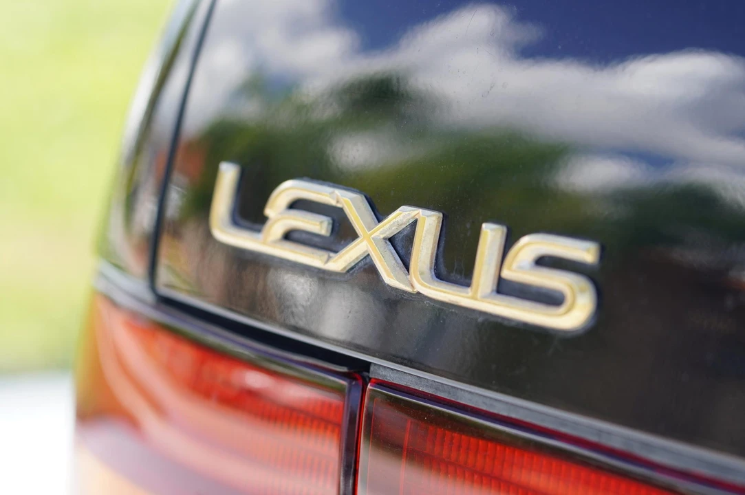 1993 Lexus LS 1st Gen - Image 15 of 31
