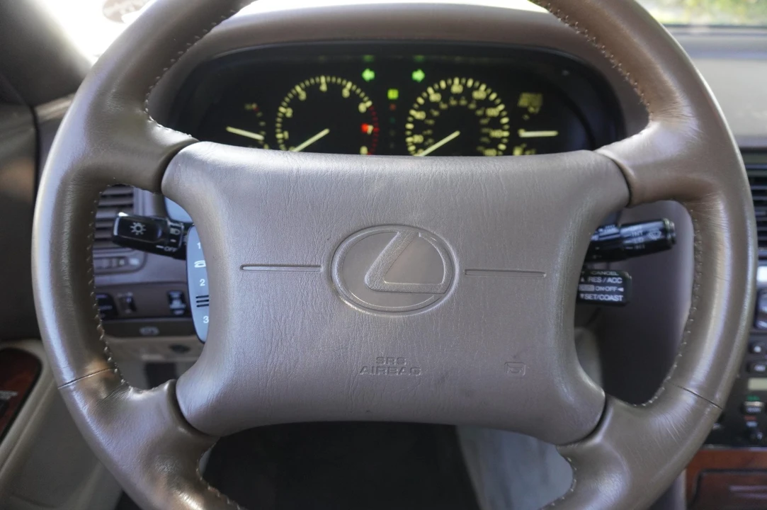 1993 Lexus LS 1st Gen - Image 25 of 31