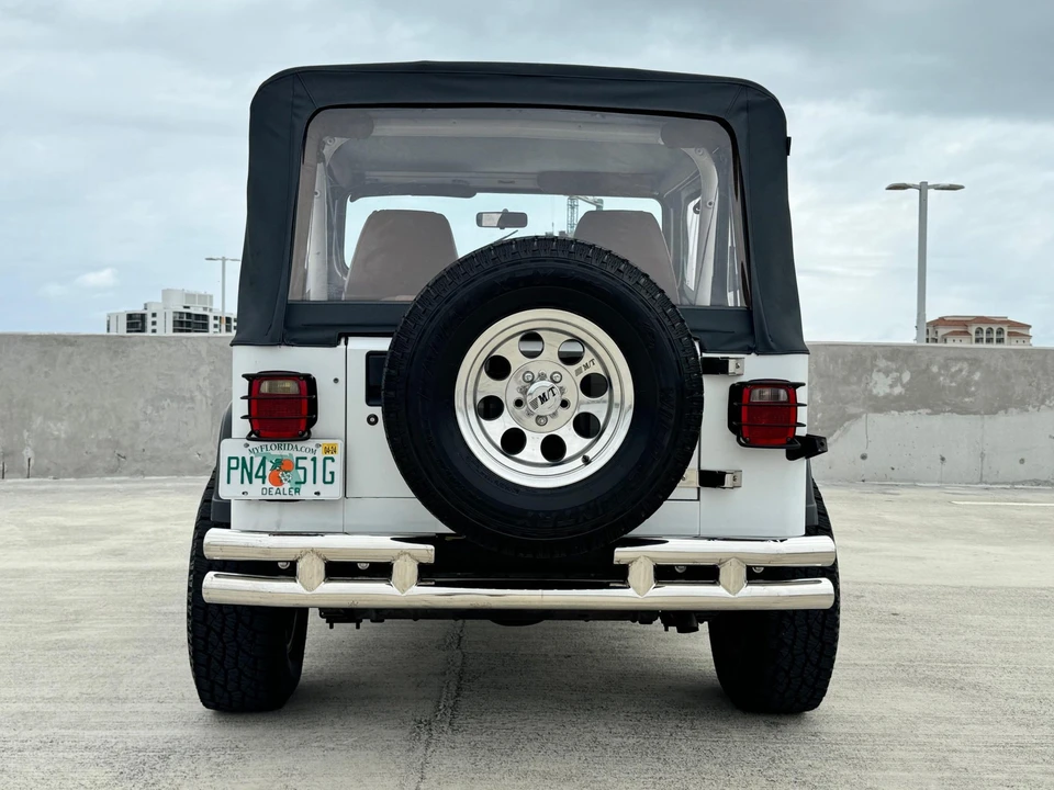 1994 Jeep YJ Wrangler - Image 11 of 31