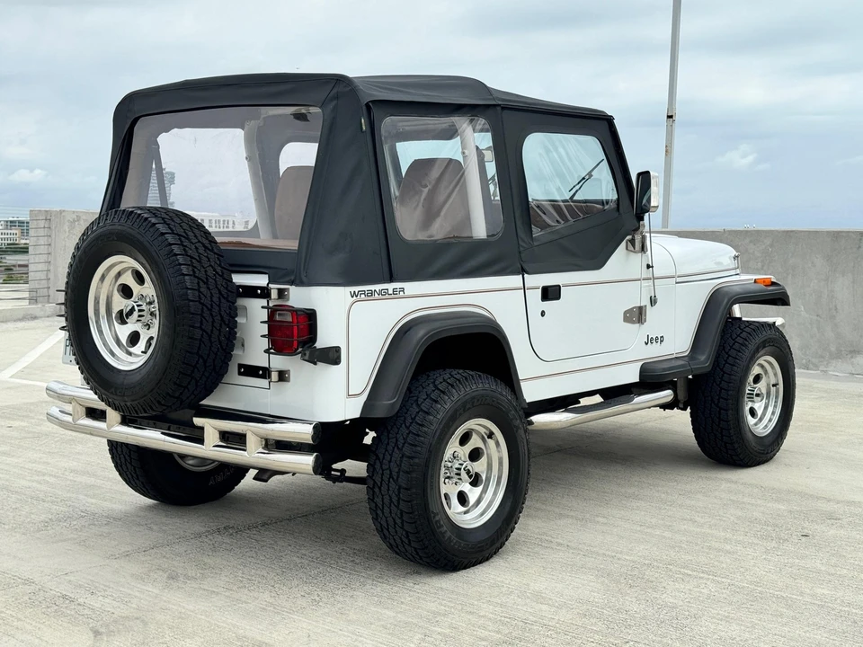 1994 Jeep YJ Wrangler - Image 15 of 31