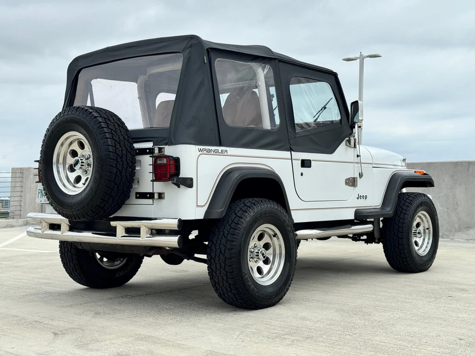 1994 Jeep YJ Wrangler - Image 16 of 31