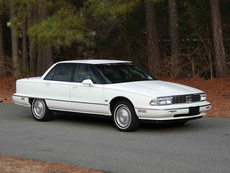 1995 Oldsmobile 98 - Image 5 of 31