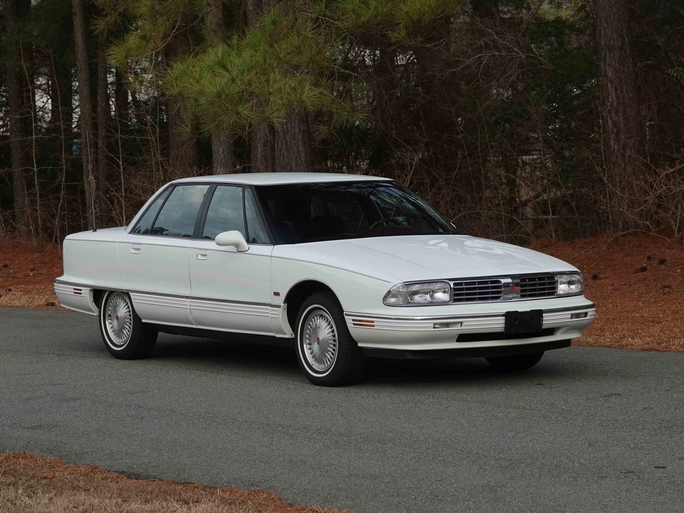 1995 Oldsmobile 98 - Image 3 of 31