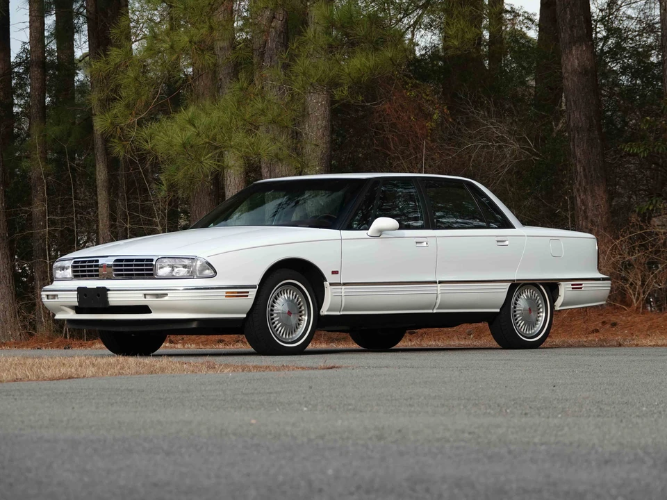 1995 Oldsmobile 98 - Image 10 of 31