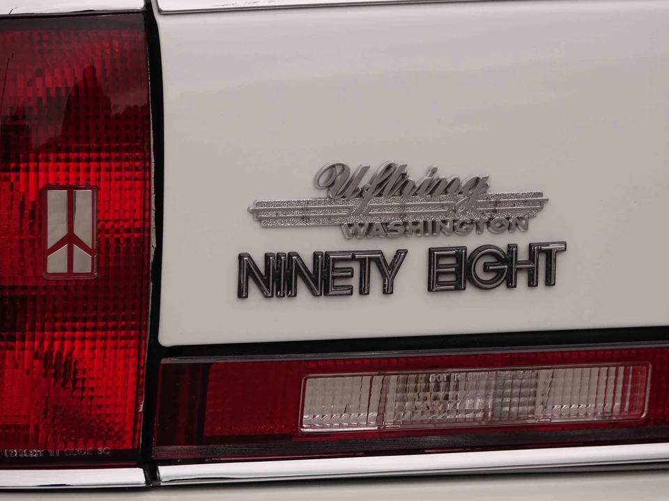 1995 Oldsmobile 98 - Image 25 of 31