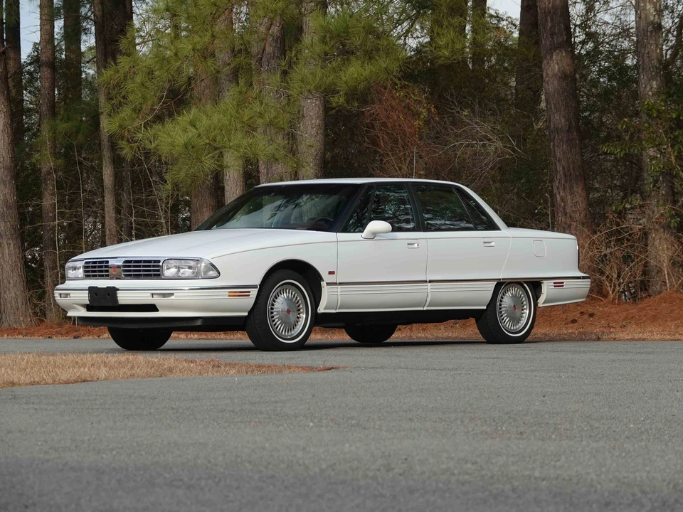 1995 Oldsmobile 98 - Image 12 of 31