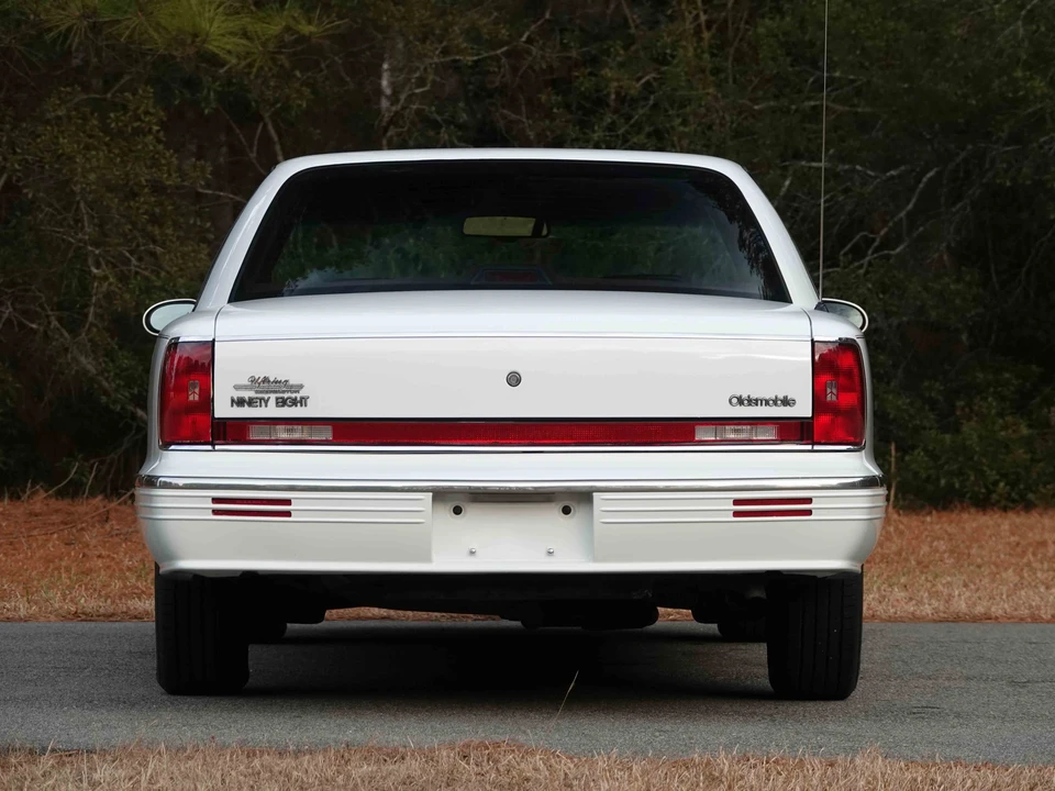 1995 Oldsmobile 98 - Image 14 of 31