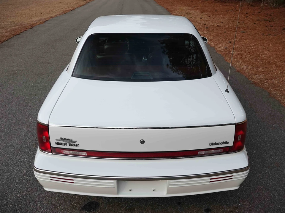 1995 Oldsmobile 98 - Image 13 of 31