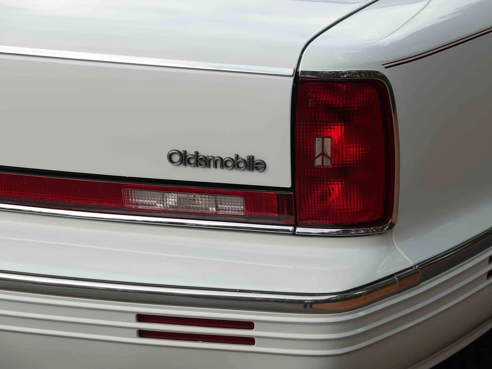 1995 Oldsmobile 98 - Image 21 of 31