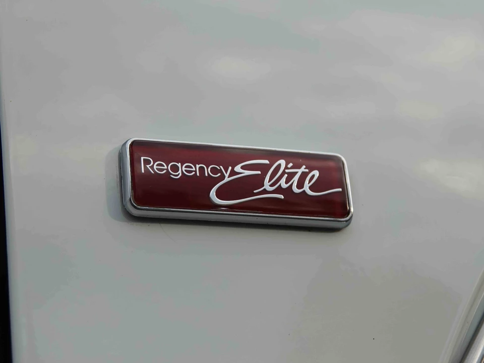 1995 Oldsmobile 98 - Image 24 of 31