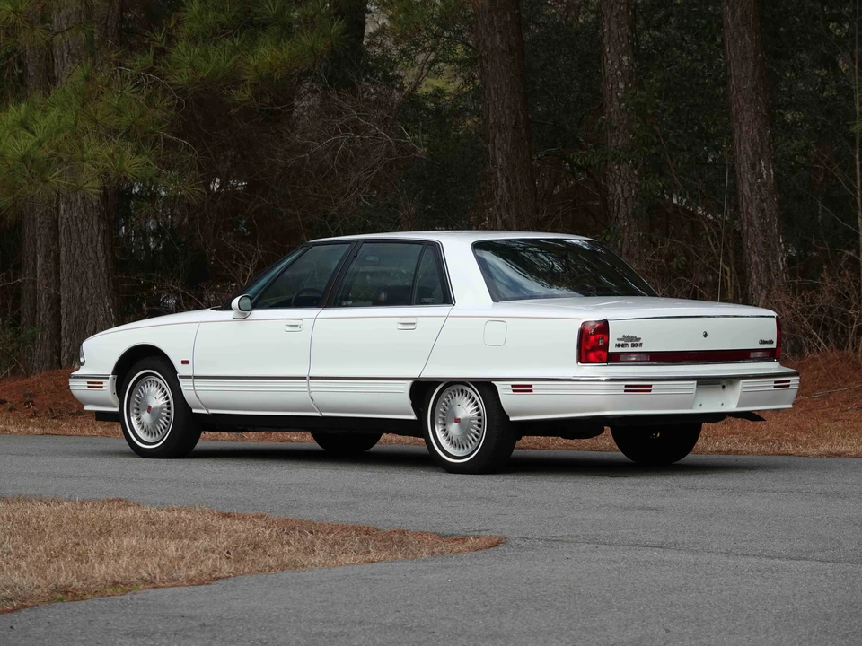 1995 Oldsmobile 98 - Image 19 of 31