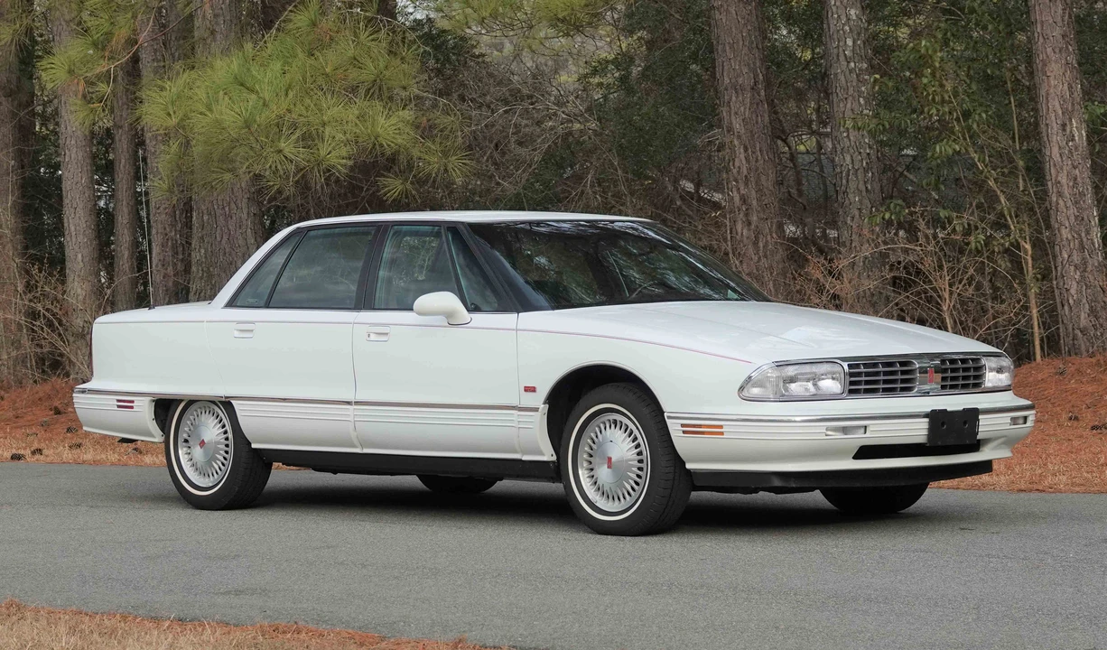 1995 Oldsmobile 98 - Image 4 of 31