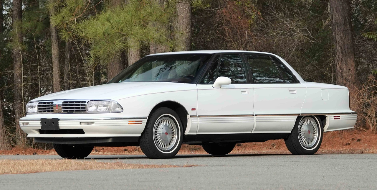 1995 Oldsmobile 98 - Image 11 of 31