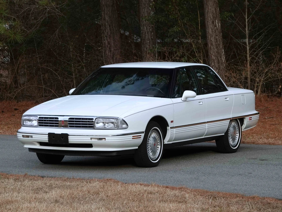 1995 Oldsmobile 98 - Image 9 of 31