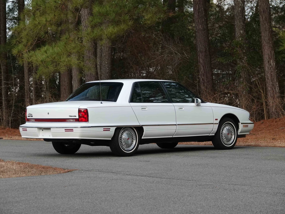 1995 Oldsmobile 98 - Image 16 of 31