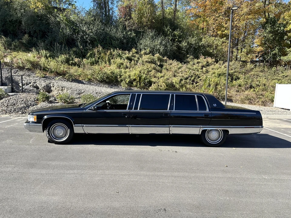 1996 Cadillac Fleetwood - Image 7 of 31