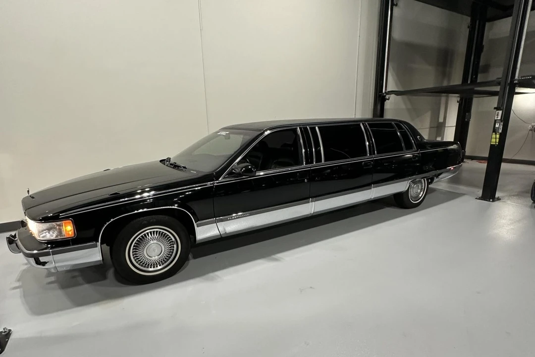1996 Cadillac Fleetwood - Image 10 of 31