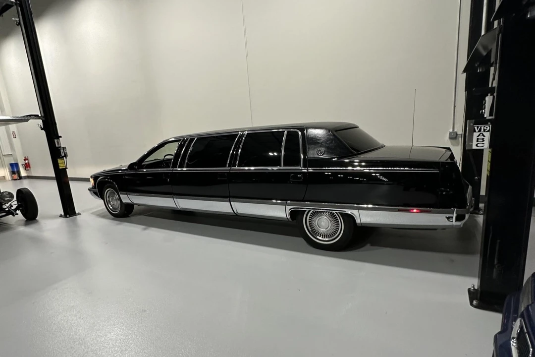 1996 Cadillac Fleetwood - Image 8 of 31