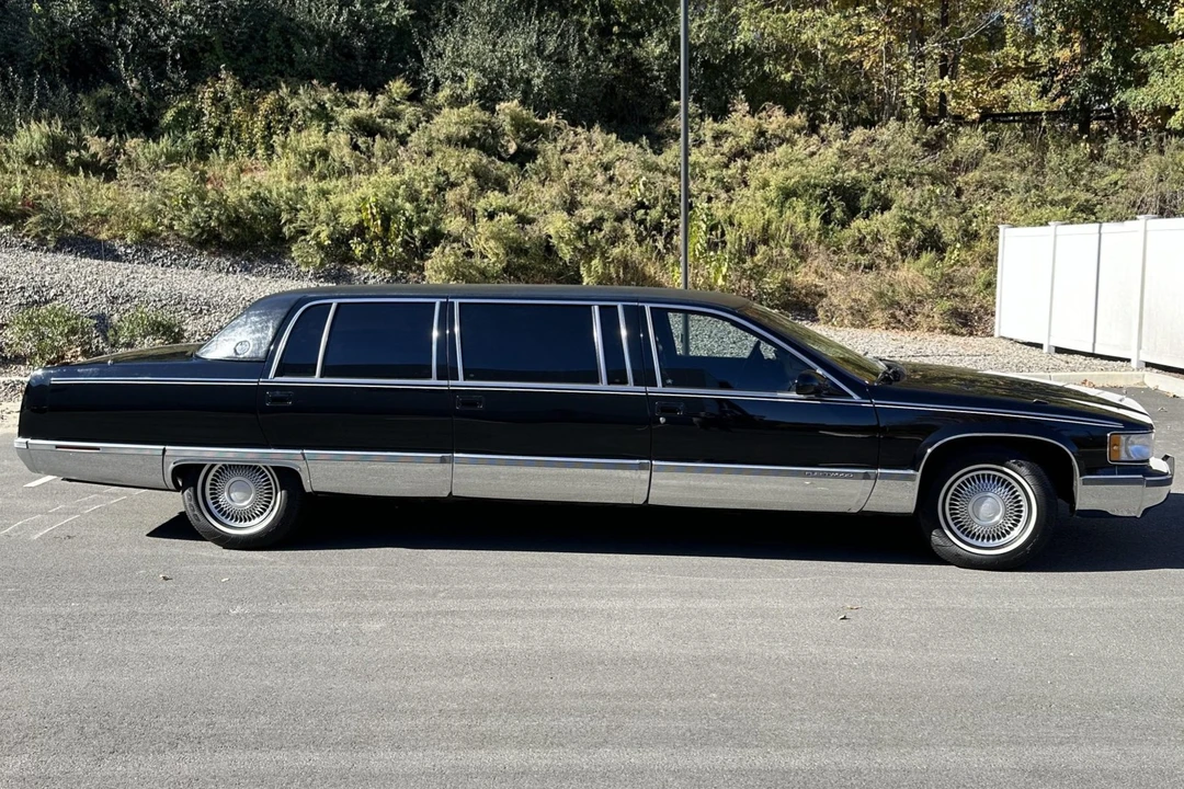 1996 Cadillac Fleetwood - Image 4 of 31