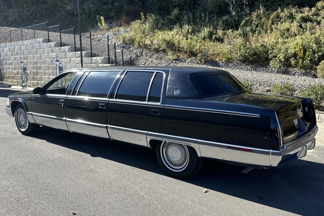 1996 Cadillac Fleetwood - Image 6 of 31