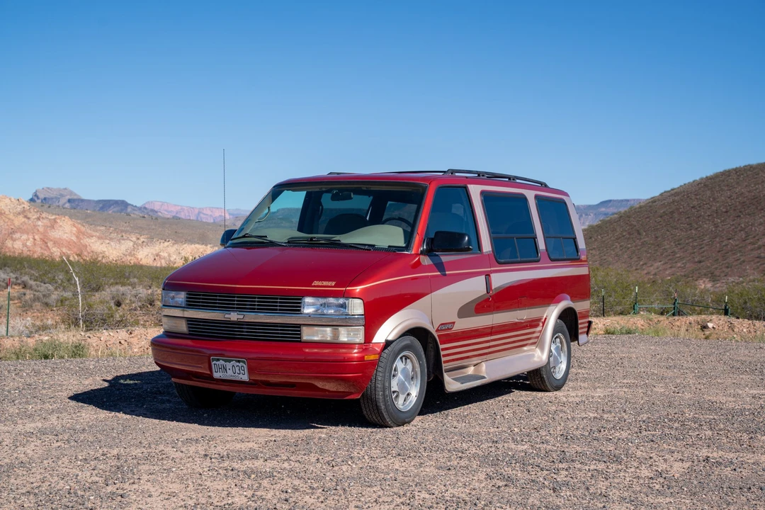 1997 Chevrolet Astro - Image 2 of 31